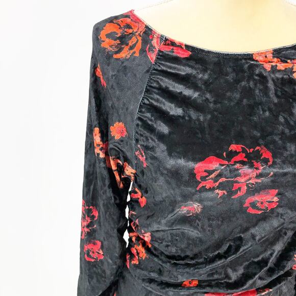 WAYF Women's Clique Velvet Minidress Medium Red Roses Ruched Long Sleeve NWT - Picture 5 of 12